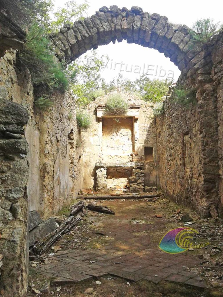 Interior of the church and the arch that supported the roof of the Hermitage of Saint Francis Xavier