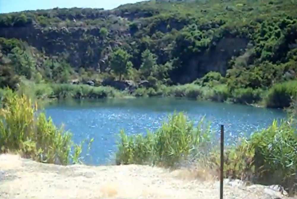 The lake formed with the extraction of the Sassi Neri mine