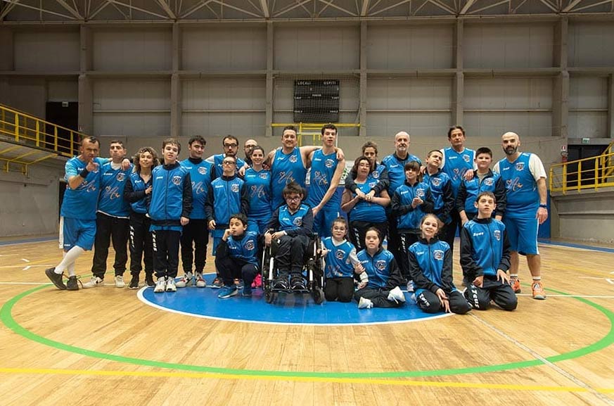 Group photo Elba Baskin - Association let's meet in different